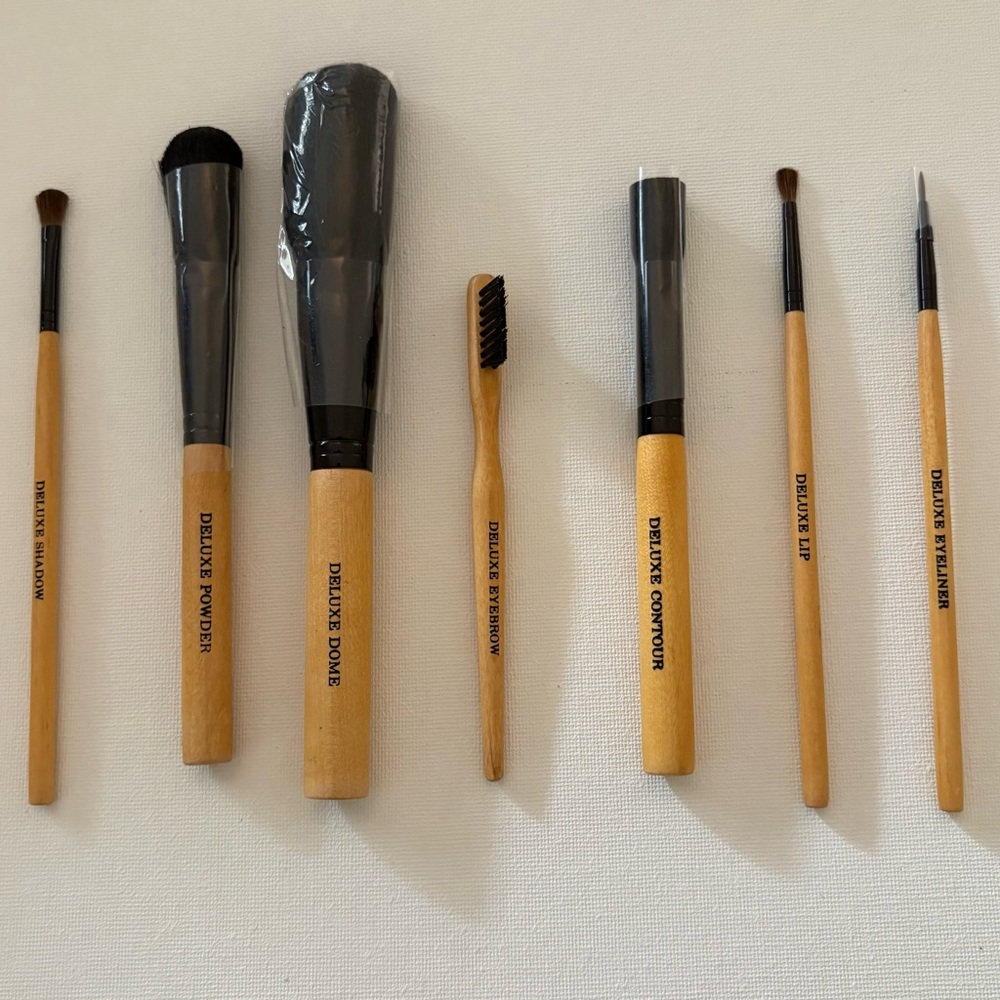 Deluxe Bamboo Makeup Brush Set in Natural Wood and Black